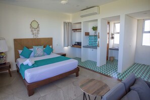 Senior Suite, 1 King Bed, Sea View | In-room safe, blackout drapes, iron/ironing board, free WiFi - Suites Cielo y Mar (Playa del Carmen)