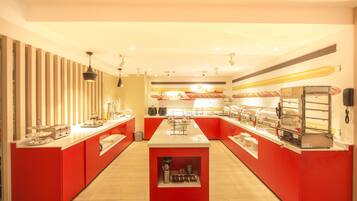 Daily buffet breakfast (CNY 25 per person)