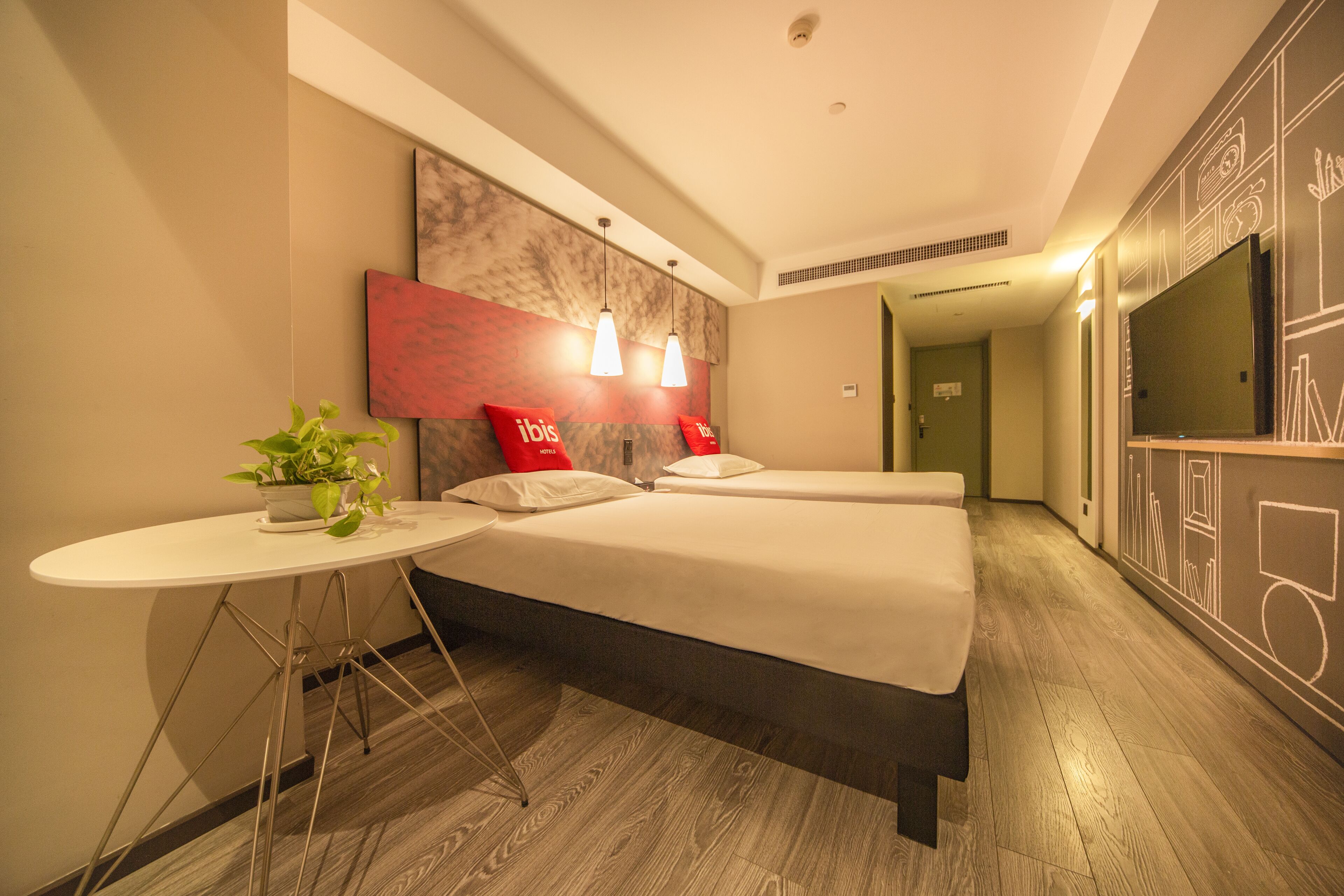Twin Room | Individually decorated, desk, laptop workspace, blackout drapes