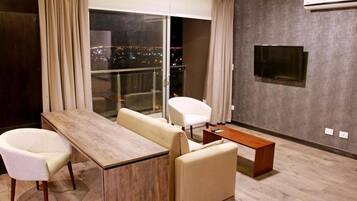 1 bedroom, Frette Italian sheets, premium bedding, down duvets