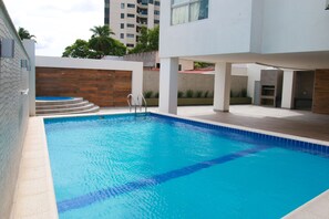 Outdoor pool - Urban Suites Apart Hotel (Santa Cruz)