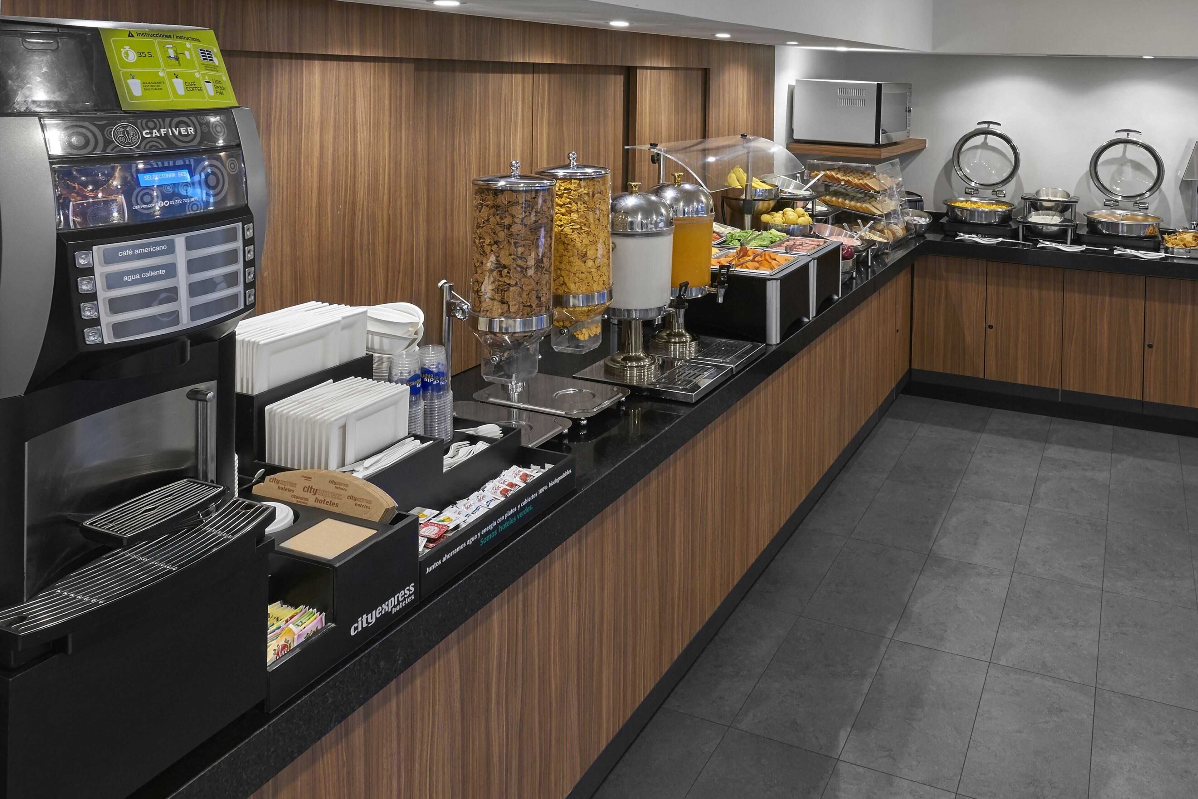 free daily continental breakfast