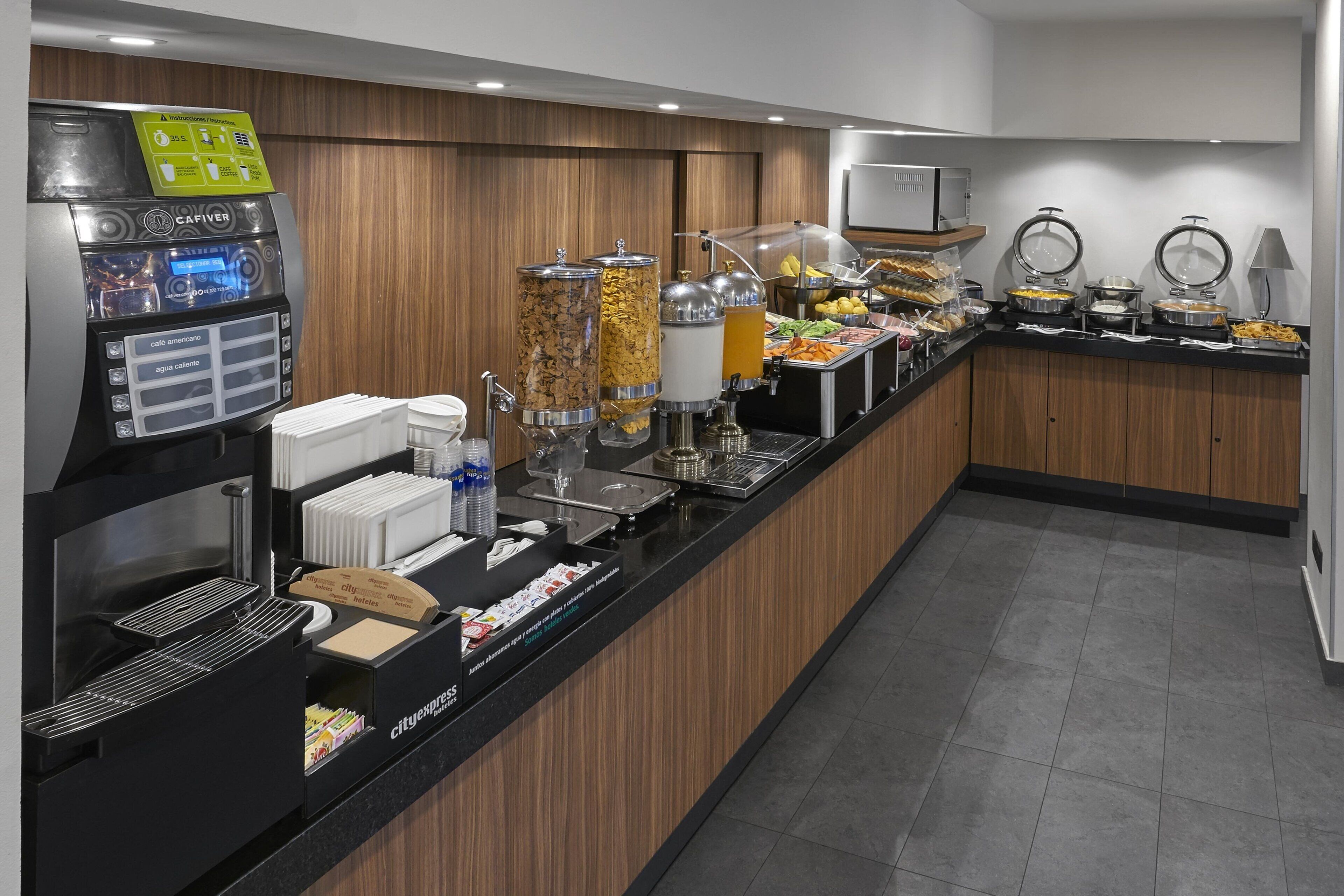 free daily continental breakfast