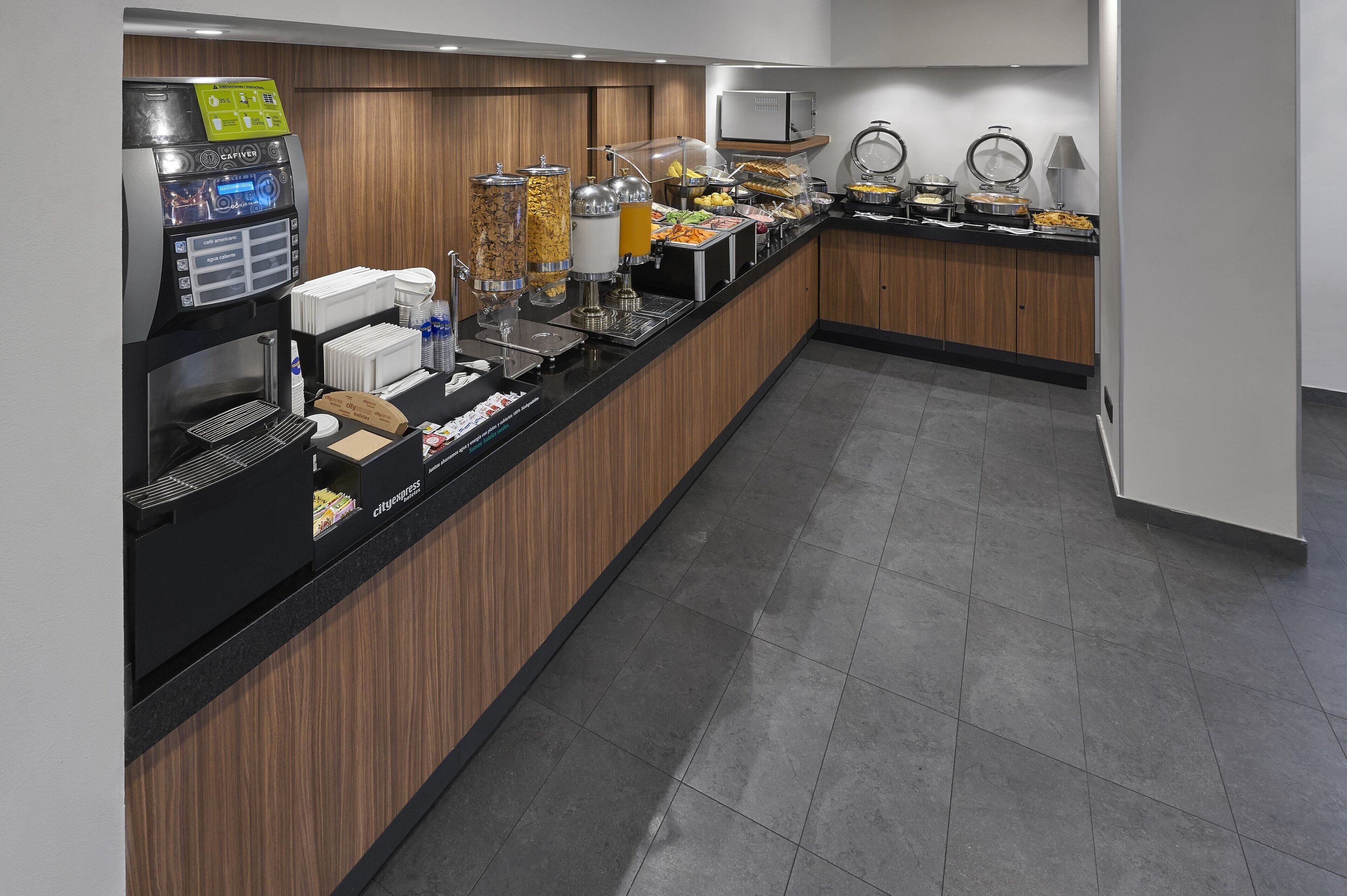 free daily continental breakfast