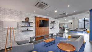 32-吋平面電視、有線頻道、電視
