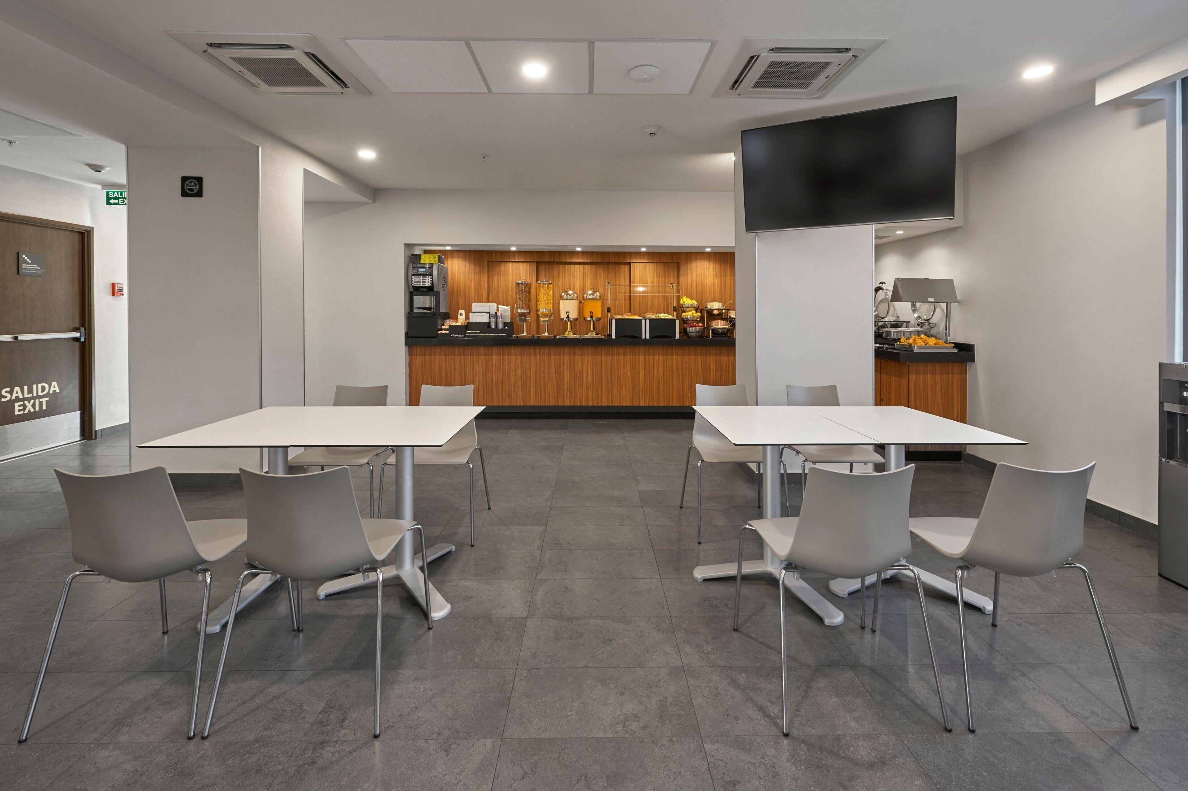 free daily continental breakfast