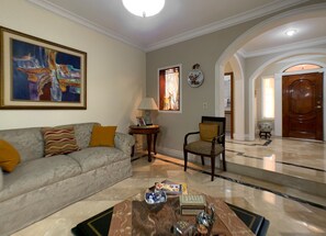 Télévision à écran plat de 24 pouces avec chaînes par câble, télévision