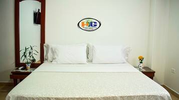 Standard Double Room | Desk, soundproofing, iron/ironing board, free WiFi