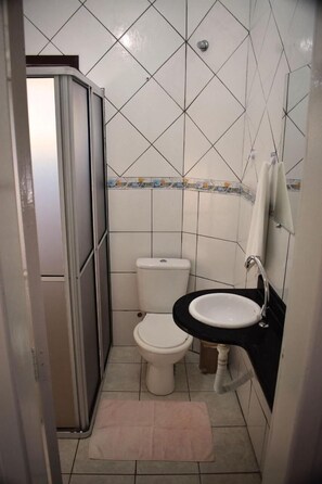 Shower, hair dryer, towels, soap - Pousada Vila Dos Coqueiros (Imbituba)