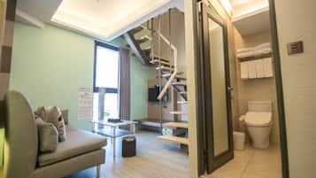 Standard Loft, 2 Queen Beds, City View | Living room