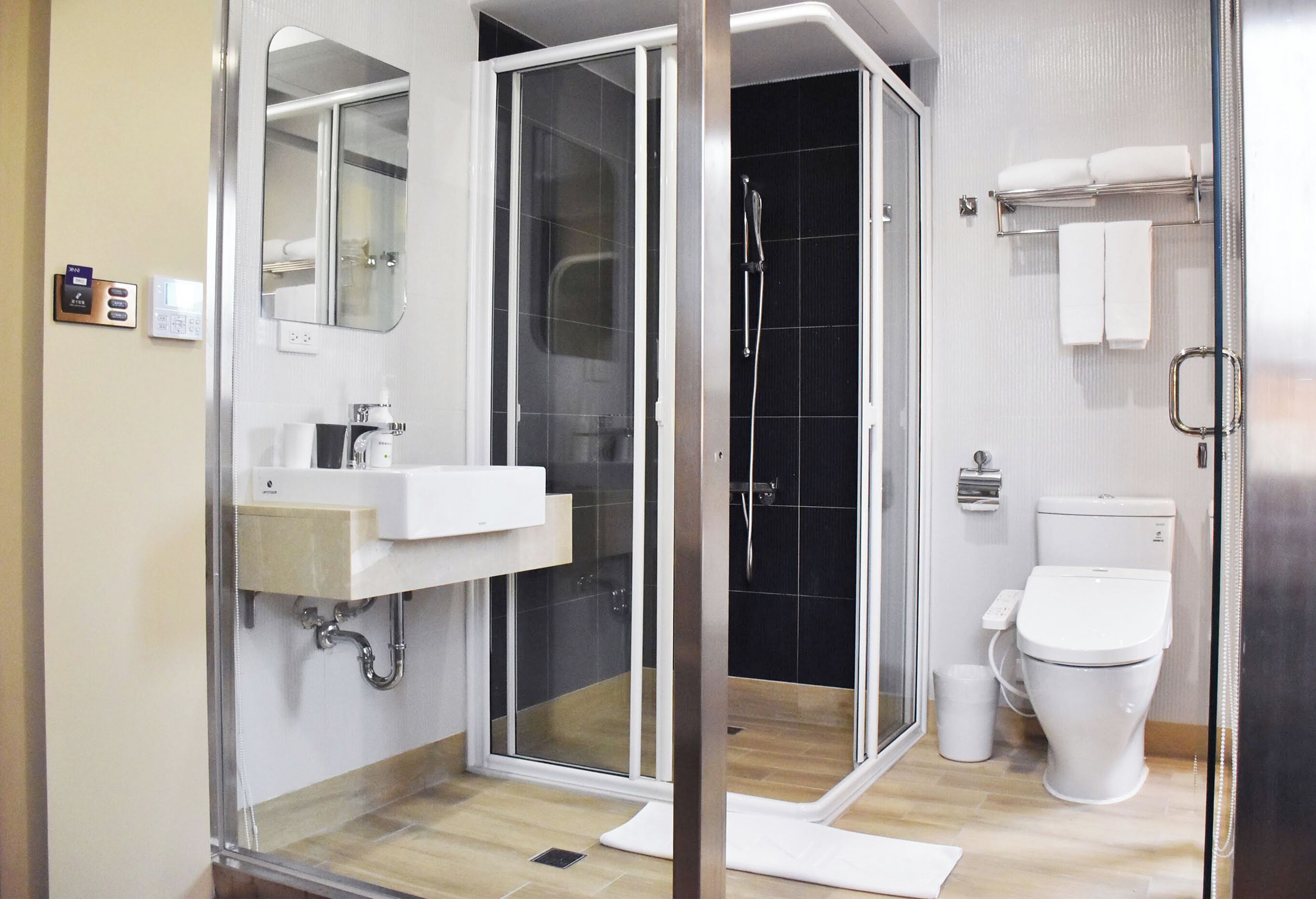 deluxe double room, 1 king bed, city view | desk, blackout curtains, soundproofing, free wifi