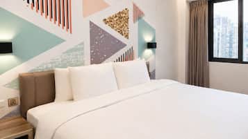 Quarto casal luxo, 1 cama King, vista para a cidade | Escrivaninha, cortinas blackout, quartos à prova de som