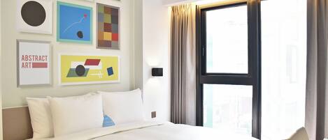 Habitación estándar doble, 1 cama de matrimonio, vistas a la ciudad | Escritorio, cortinas opacas, sistema de insonorización y wifi gratis