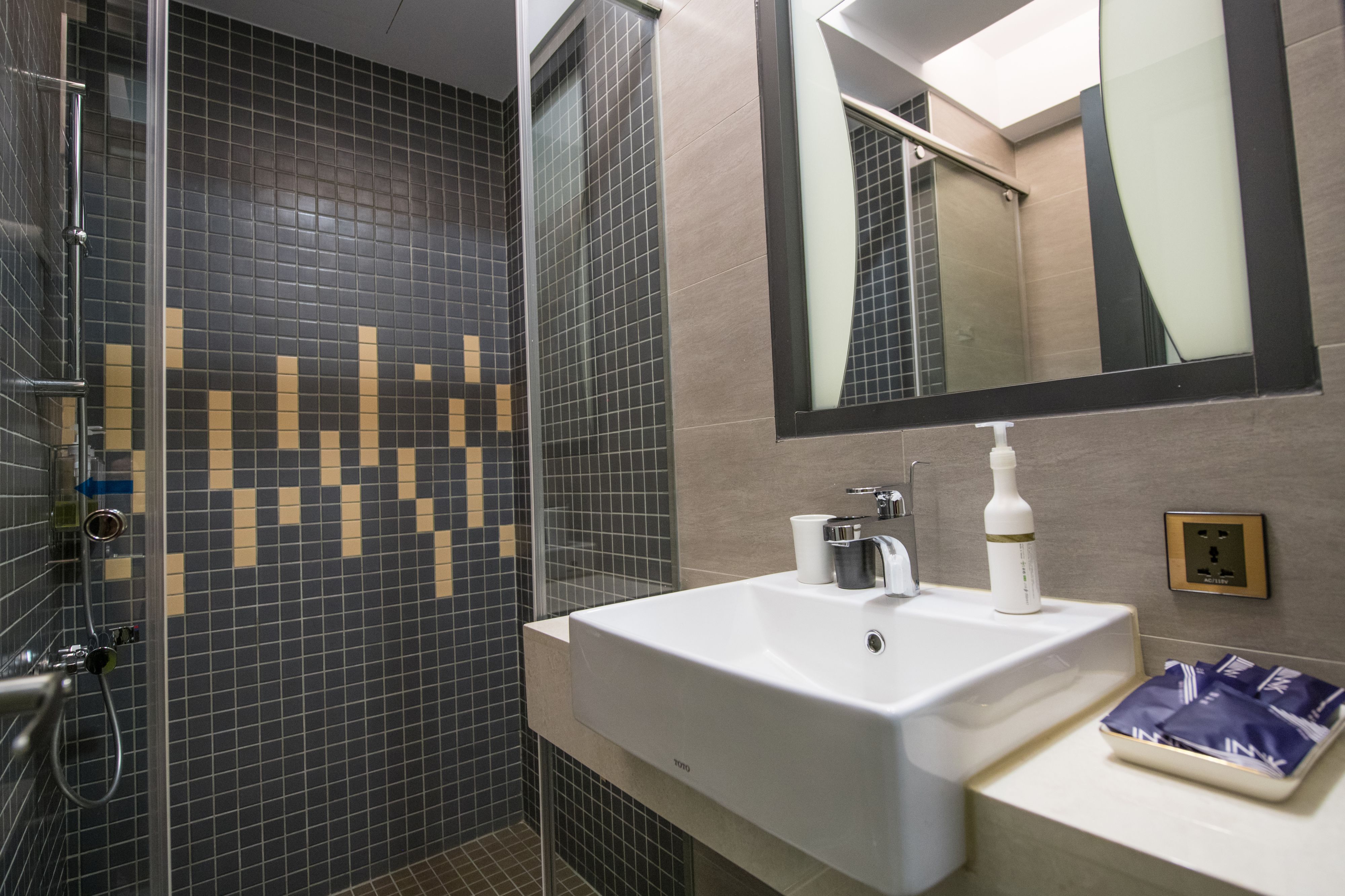 deluxe double room, 1 king bed, city view | desk, blackout curtains, soundproofing, free wifi