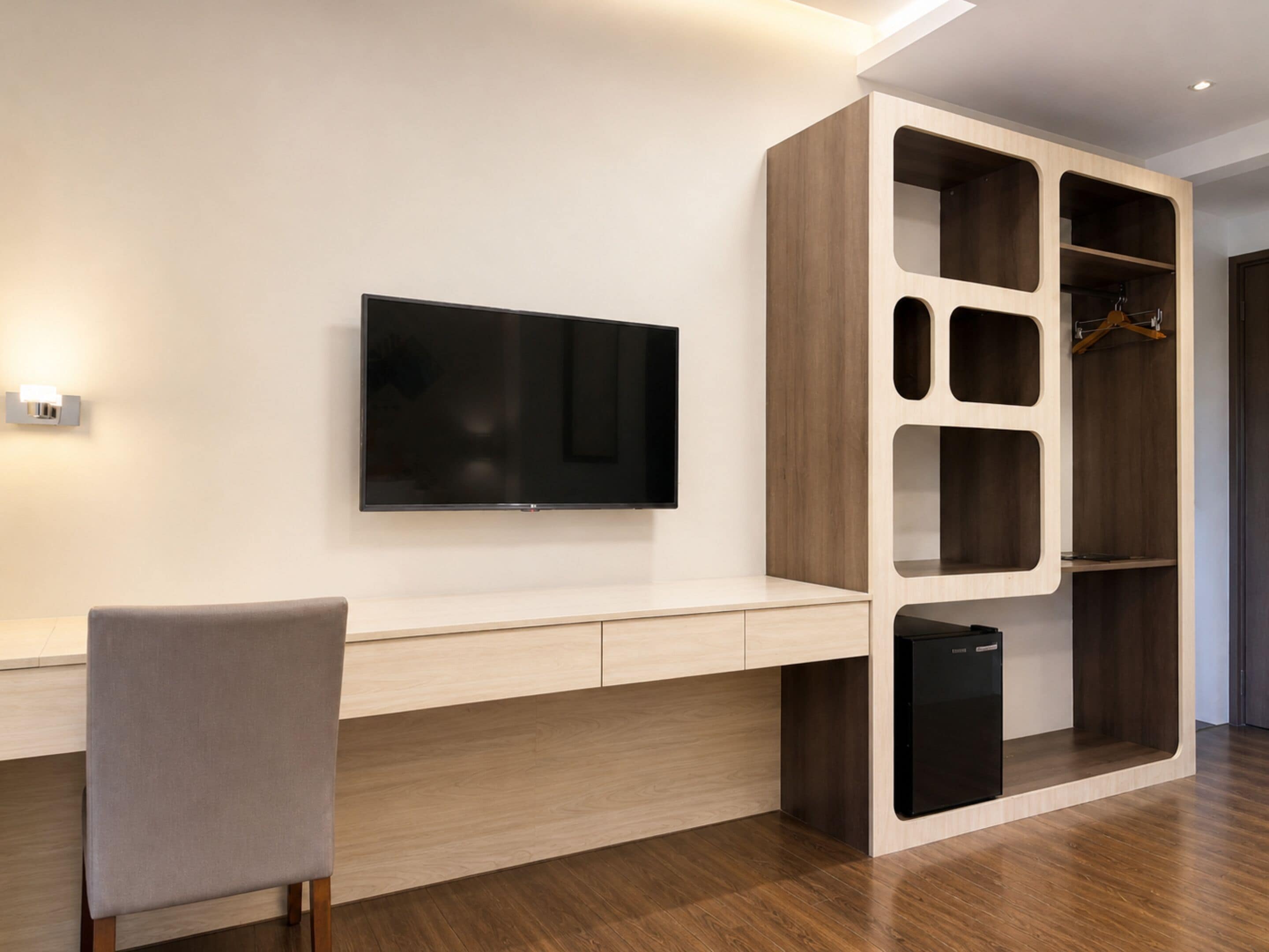 Habitació doble Deluxe, 1 llit de matrimoni gran, vistes a la ciutat | Escriptori, cortines opaques i habitacions insonoritzades 
