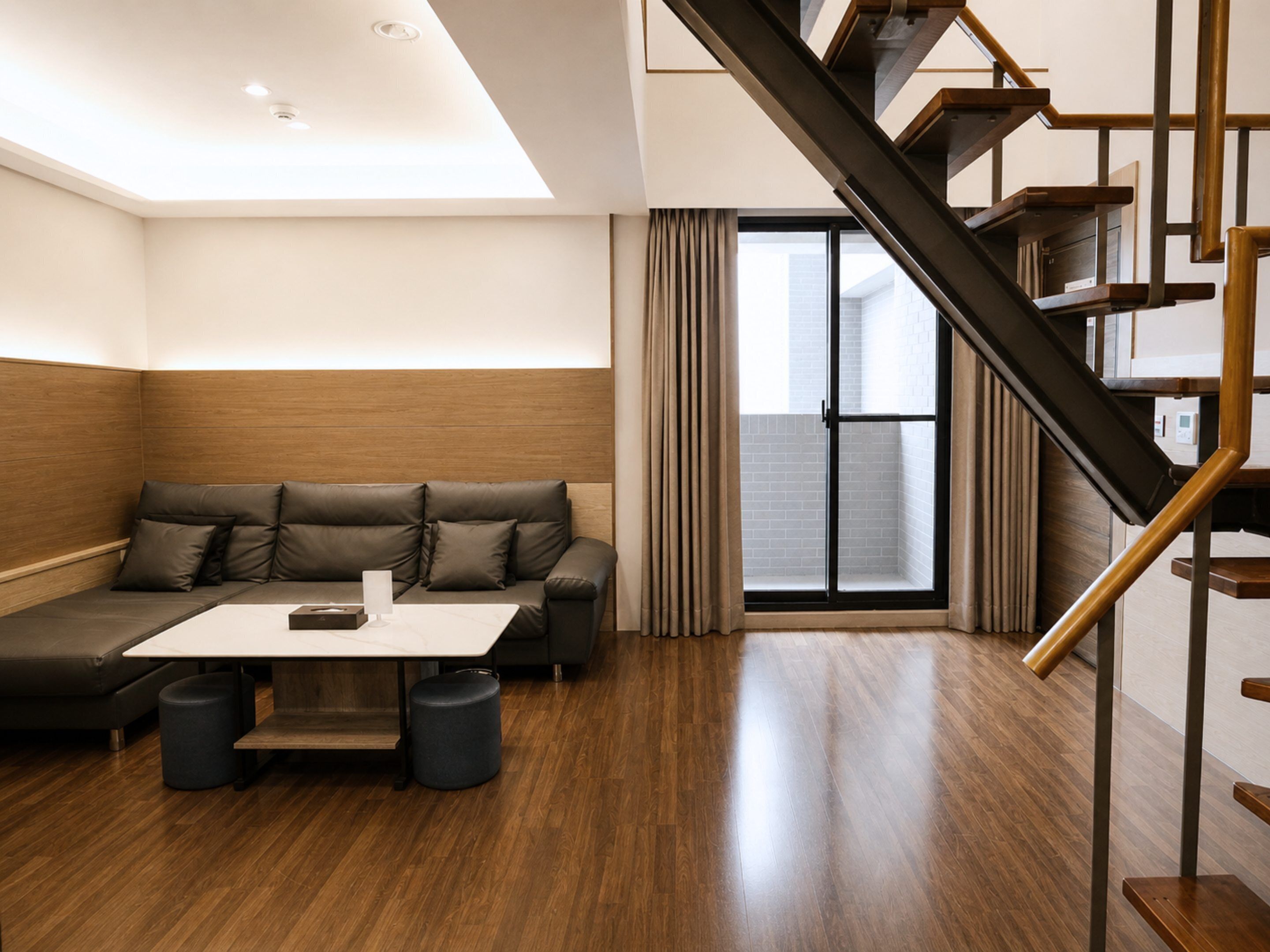 Loft Deluxe, diversos llits, pati, vistes a la ciutat | Sala d'estar | Televisor intel·ligent de 0 polzades amb canals digitals i Netflix 