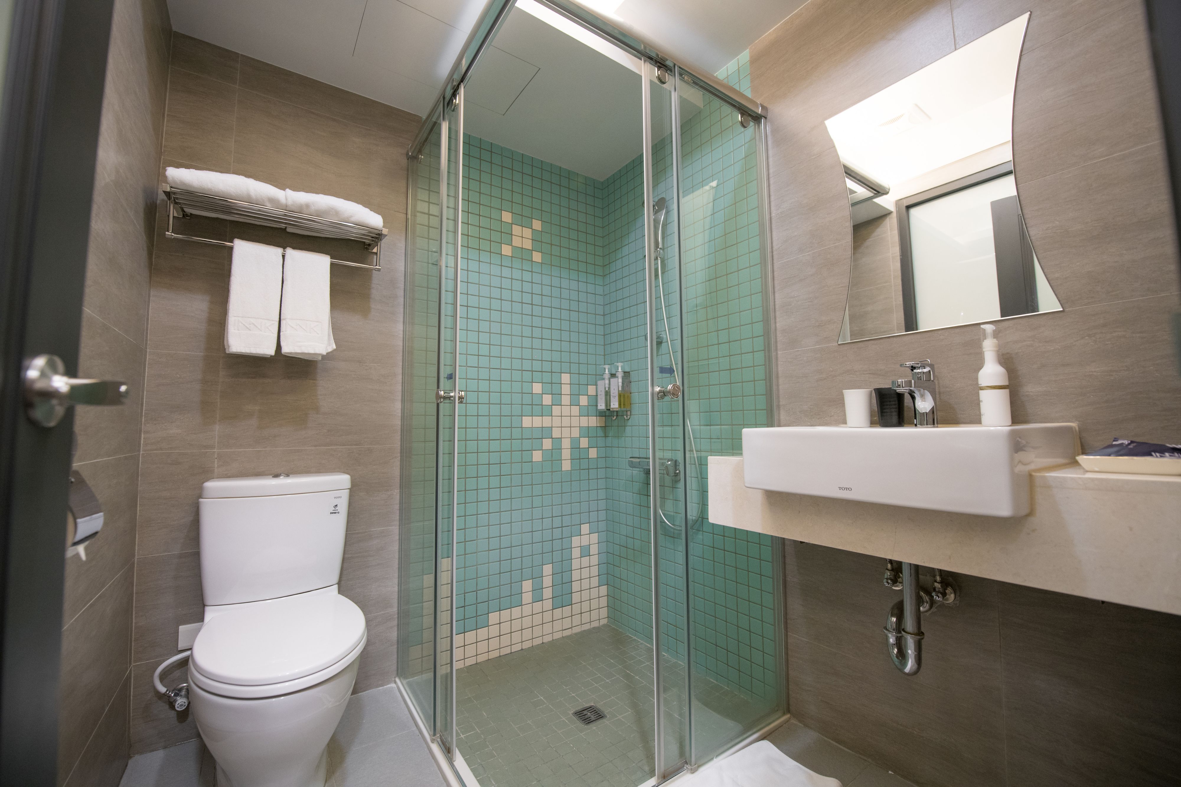 standard double room, 1 queen bed, city view | bathroom | shower, free toiletries, hair dryer, slippers