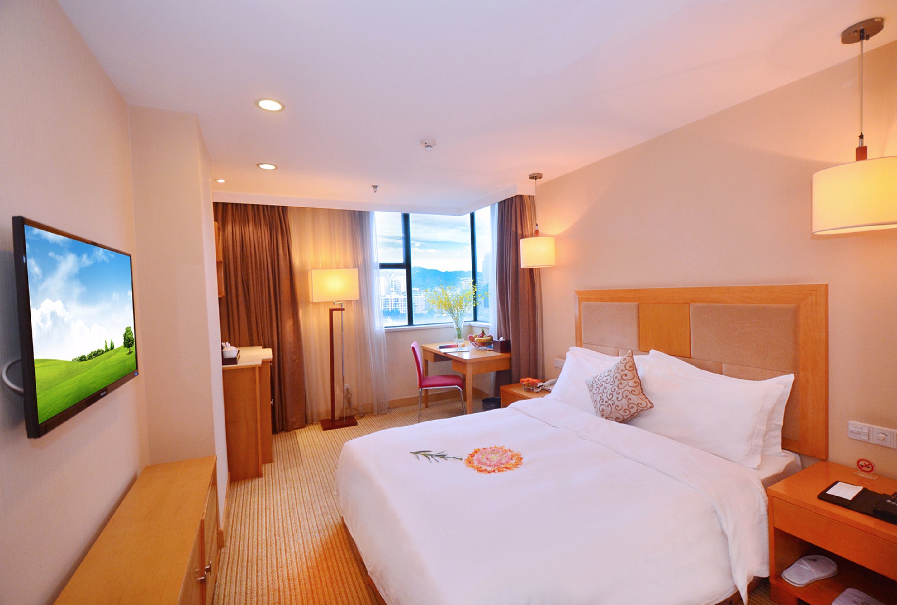 standard room, 1 bedroom | in-room safe, desk, blackout curtains, iron/ironing board