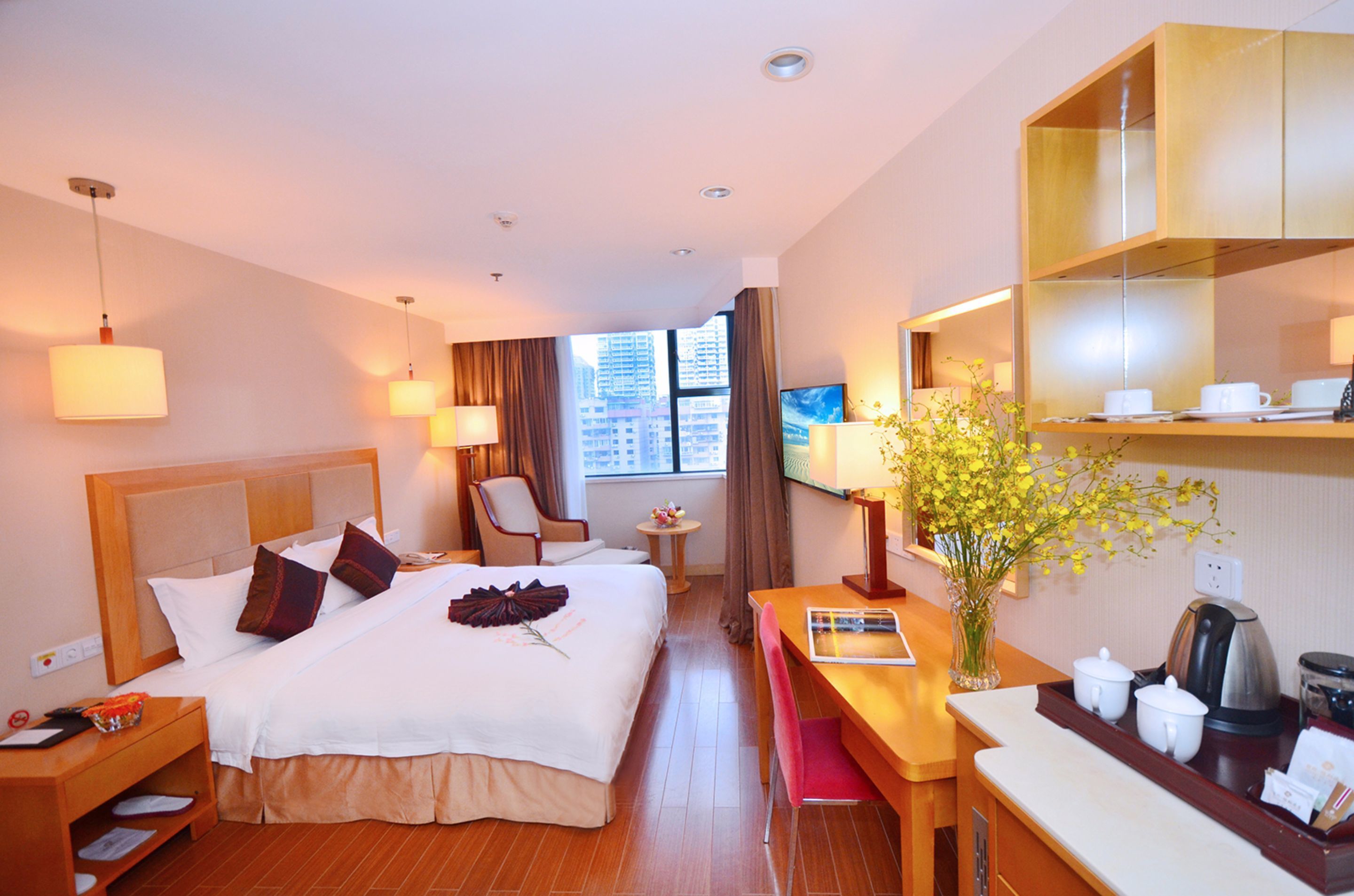 standard room, 1 bedroom | in-room safe, desk, blackout curtains, iron/ironing board