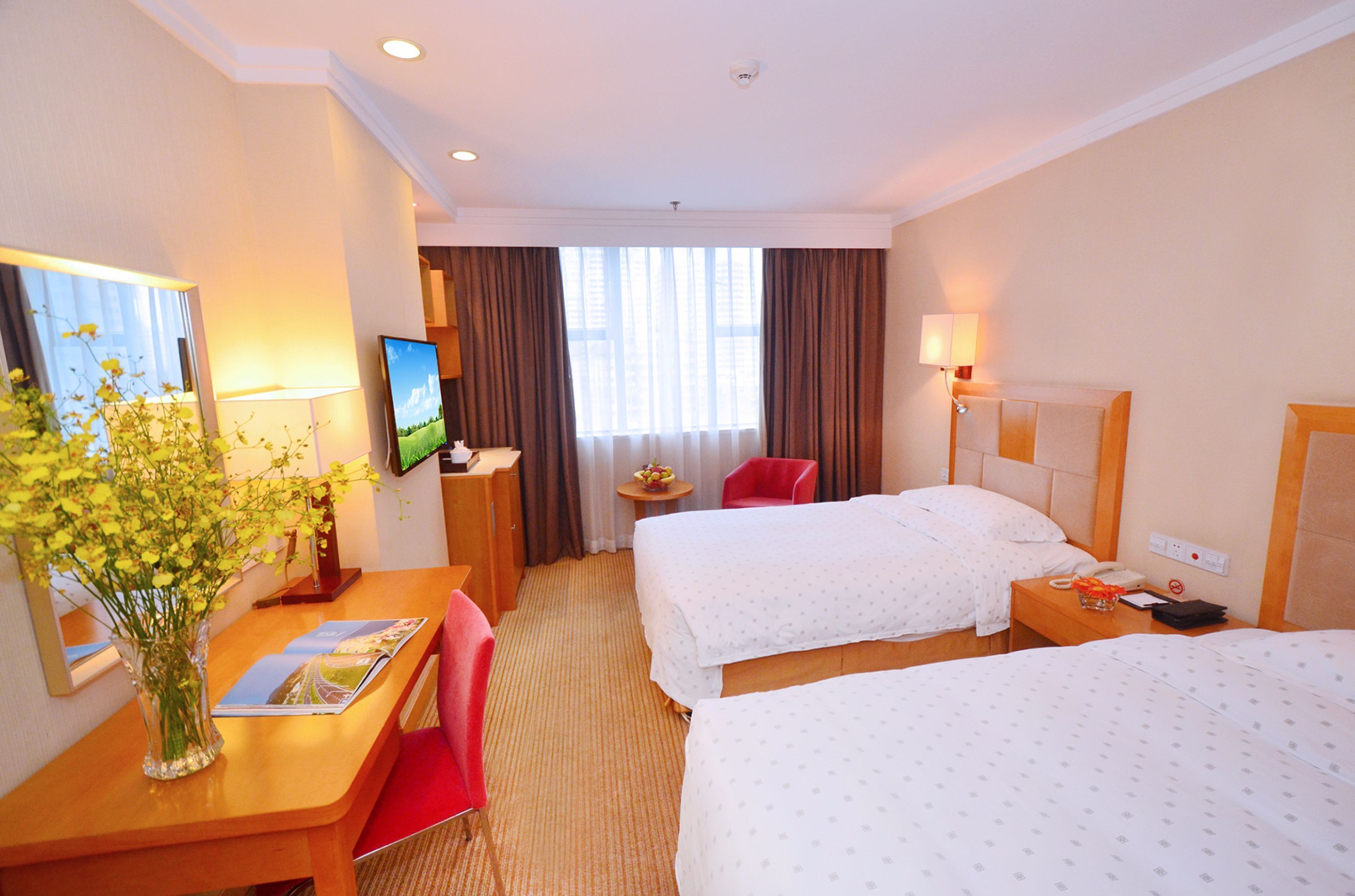 standard room, 1 bedroom | in-room safe, desk, blackout curtains, iron/ironing board