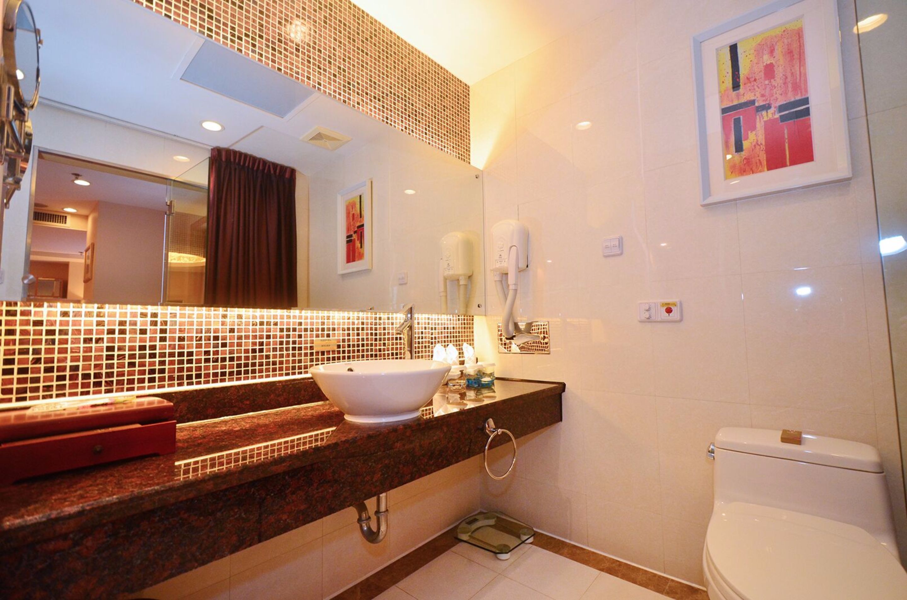 family room | bathroom | shower, free toiletries, hair dryer, slippers