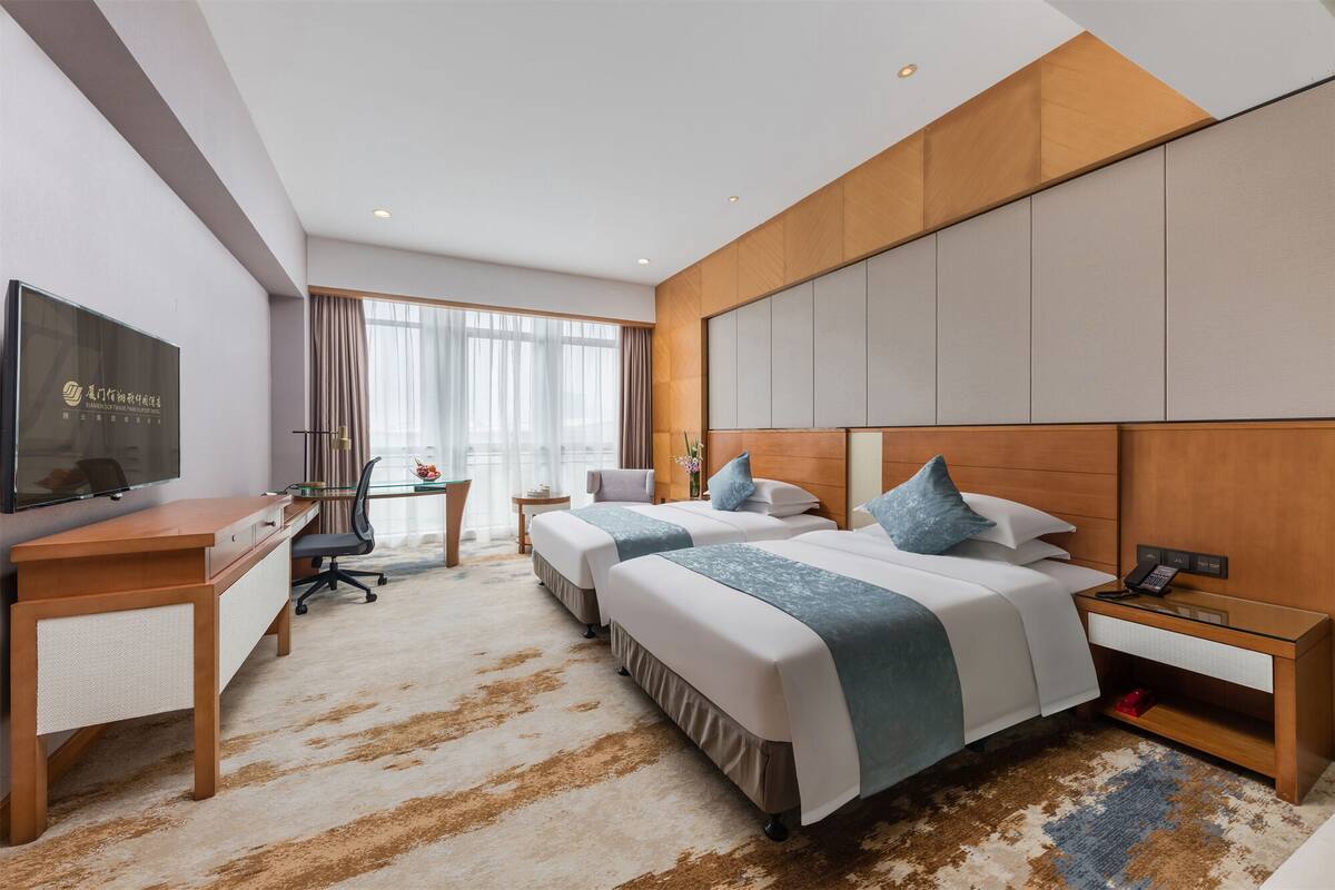 Phòng Premier | Minibar, két bảo mật tại phòng, bàn 