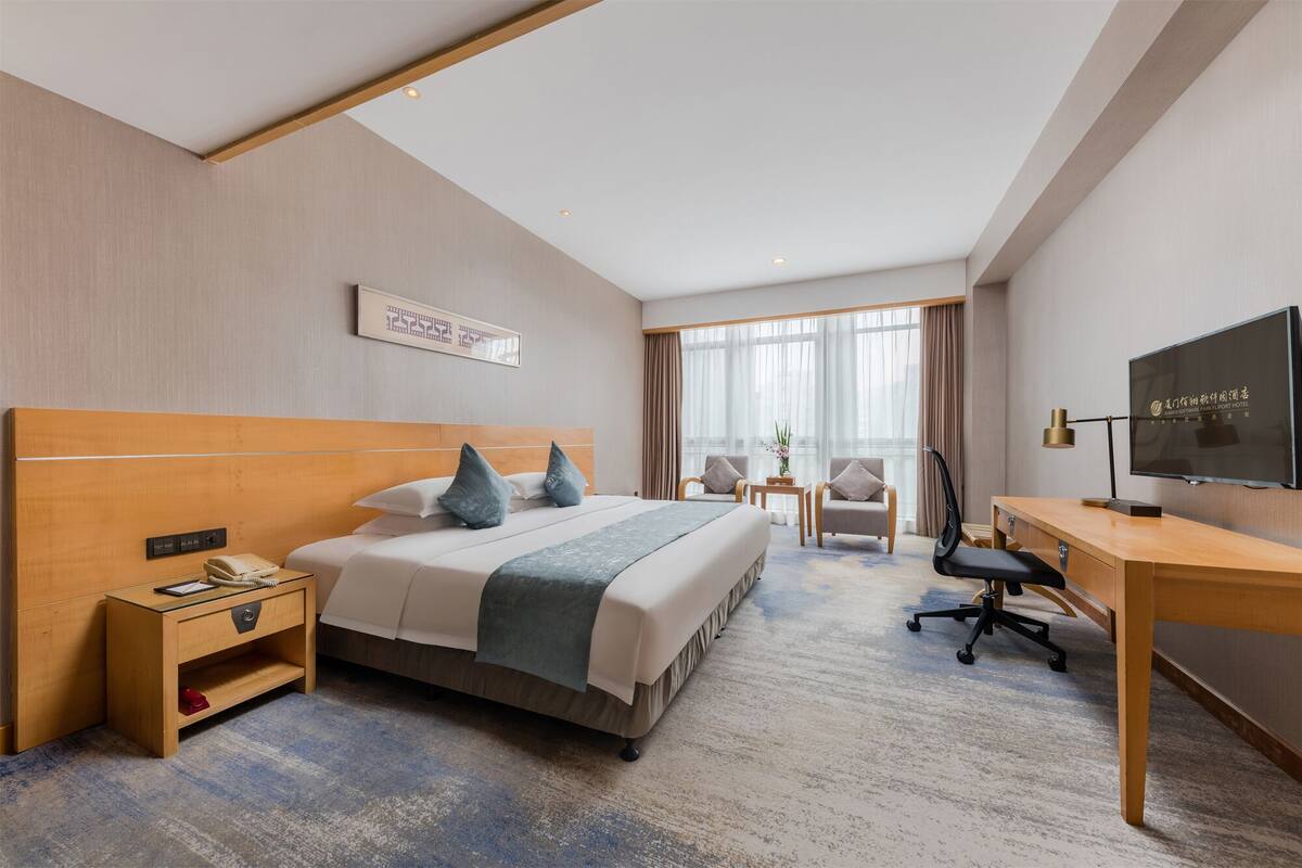 Phòng hạng Business | Minibar, két bảo mật tại phòng, bàn 