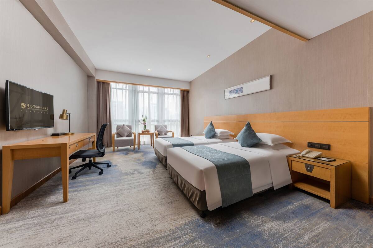 Phòng hạng Business | Minibar, két bảo mật tại phòng, bàn 