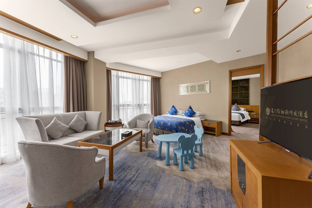 Phòng Suite dành cho gia đình | Minibar, két bảo mật tại phòng, bàn 