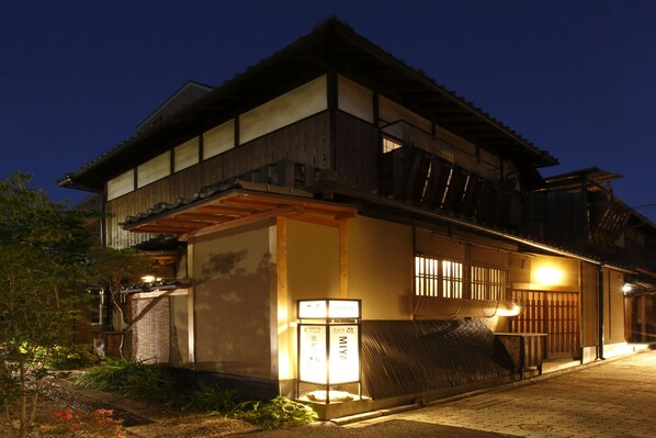 Front of property – evening/night - Shofu-an Kiyomizu-tei (Kyoto)