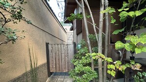 A narrow pathway leading to a traditional Japanese-style building with a wooden gate. - Shofu-an Kiyomizu-tei (Kyoto)