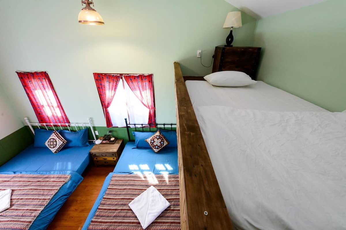 Family Room | Desk, WiFi (free), individually decorated, individually furnished