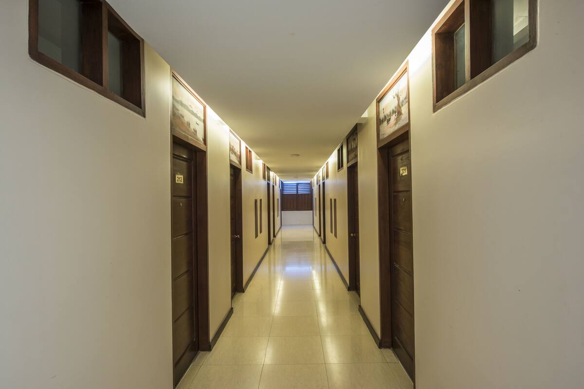 Quarto (Bagan) | Frigobar, cofres nos quartos, escrivaninha, cortinas blackout
