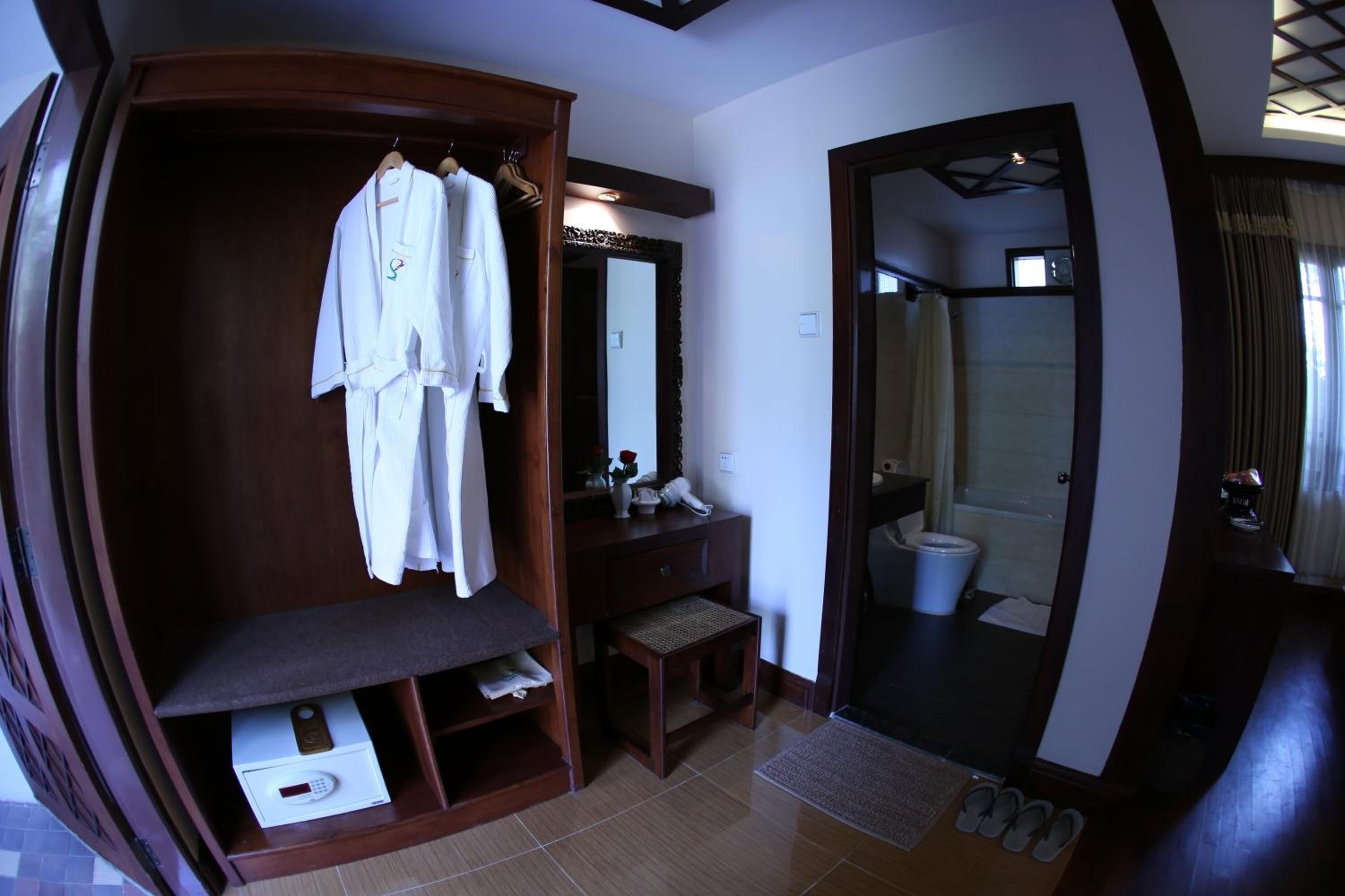 minibar, in-room safe, desk, blackout curtains