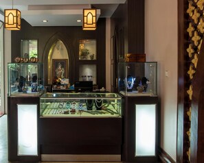 Breakfast, lunch, dinner served; local and international cuisine  - Shwe Yee Pwint Hotel (Nyaung-U)
