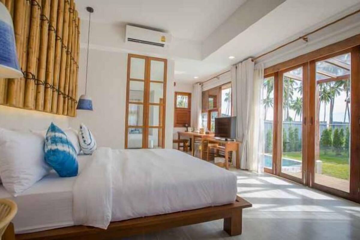 Minibar, in-room safe, free WiFi