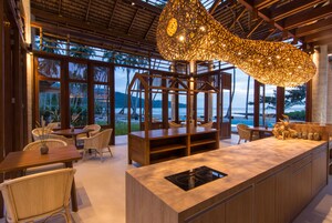 Breakfast, lunch, dinner served; Thai cuisine