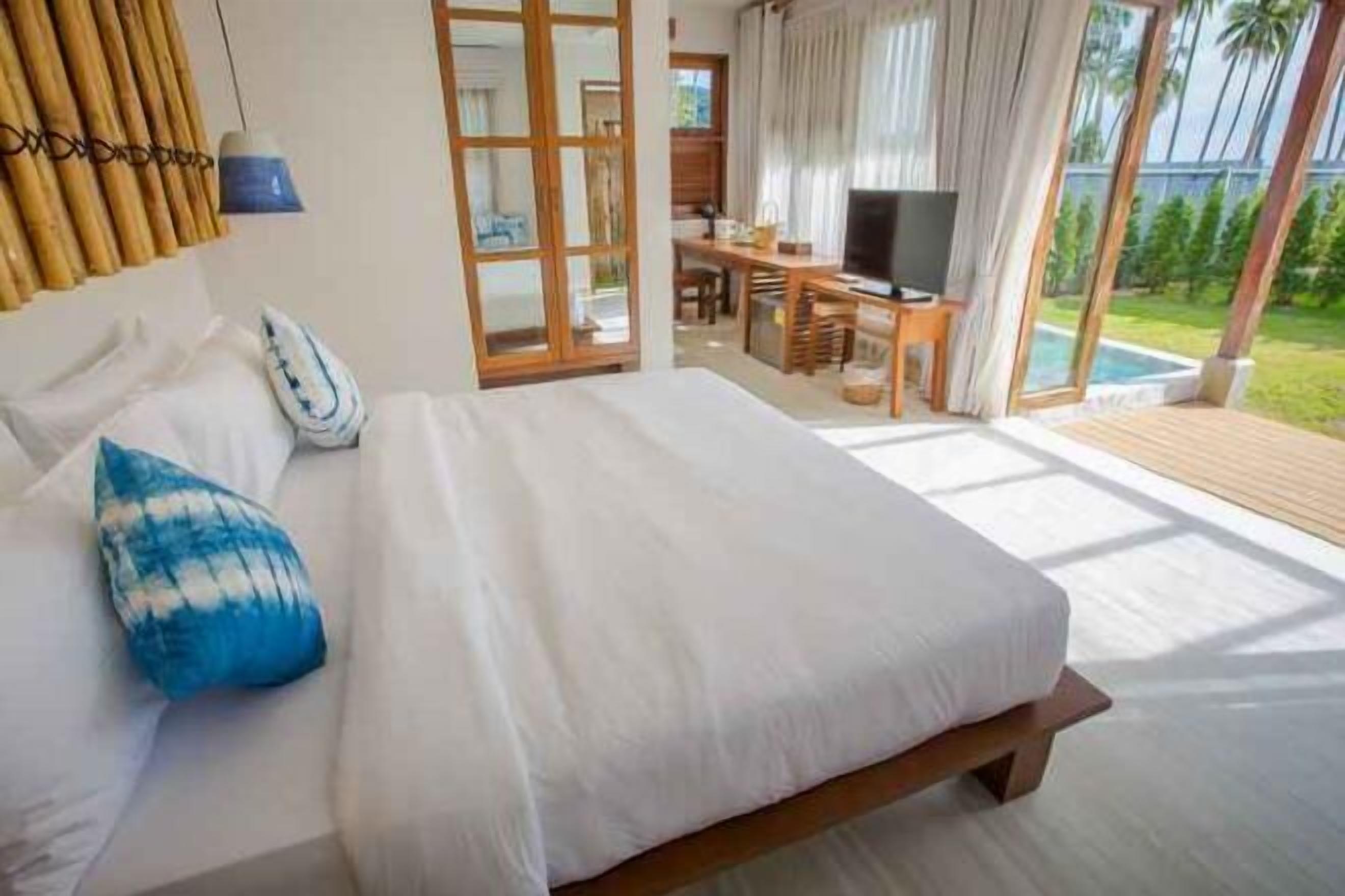 Minibar, in-room safe, free WiFi