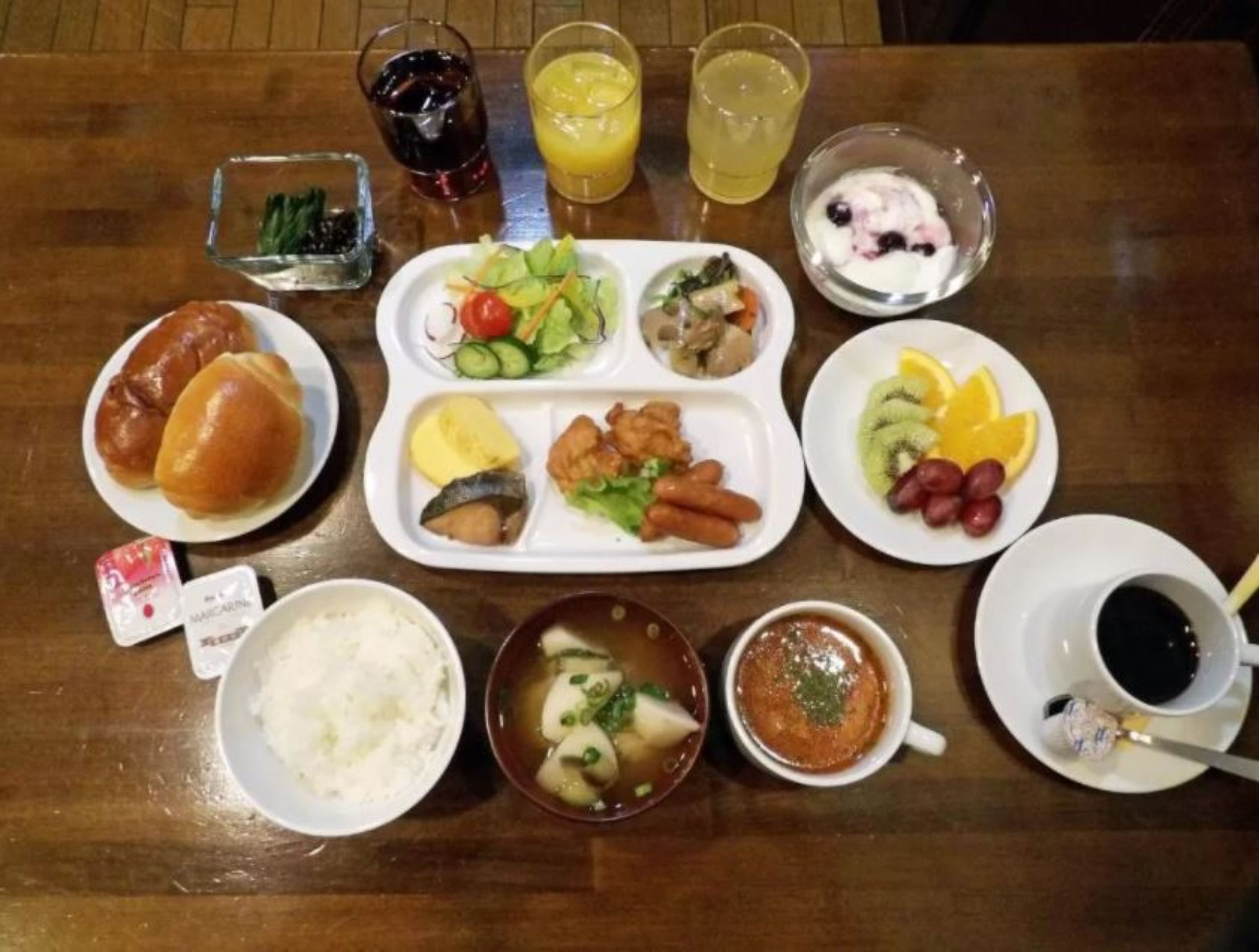 daily buffet breakfast (jpy 700 per person)