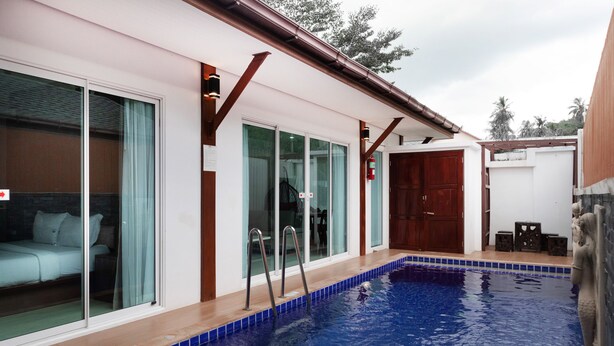 Outdoor pool - OYO 1043 The Sun Pool Villa (Koh Samui)