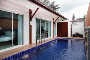 Outdoor pool - OYO 1043 The Sun Pool Villa (Koh Samui)