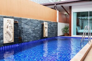 Outdoor pool - OYO 1043 The Sun Pool Villa (Koh Samui)