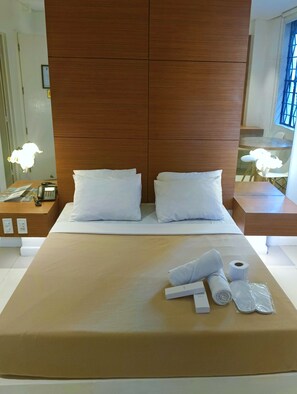 Premium Deluxe Room | Desk, iron/ironing board, free WiFi, bed sheets