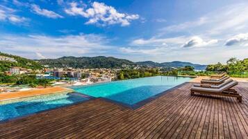 Außenpool, Infinity-Pool