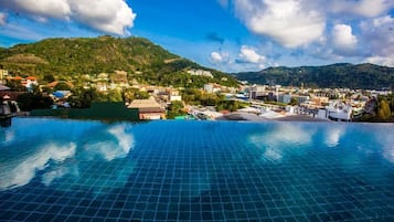 Outdoor pool, an infinity pool