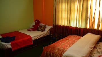 Habitación individual, terraza | Ropa de cama de alta calidad, caja fuerte, escritorio