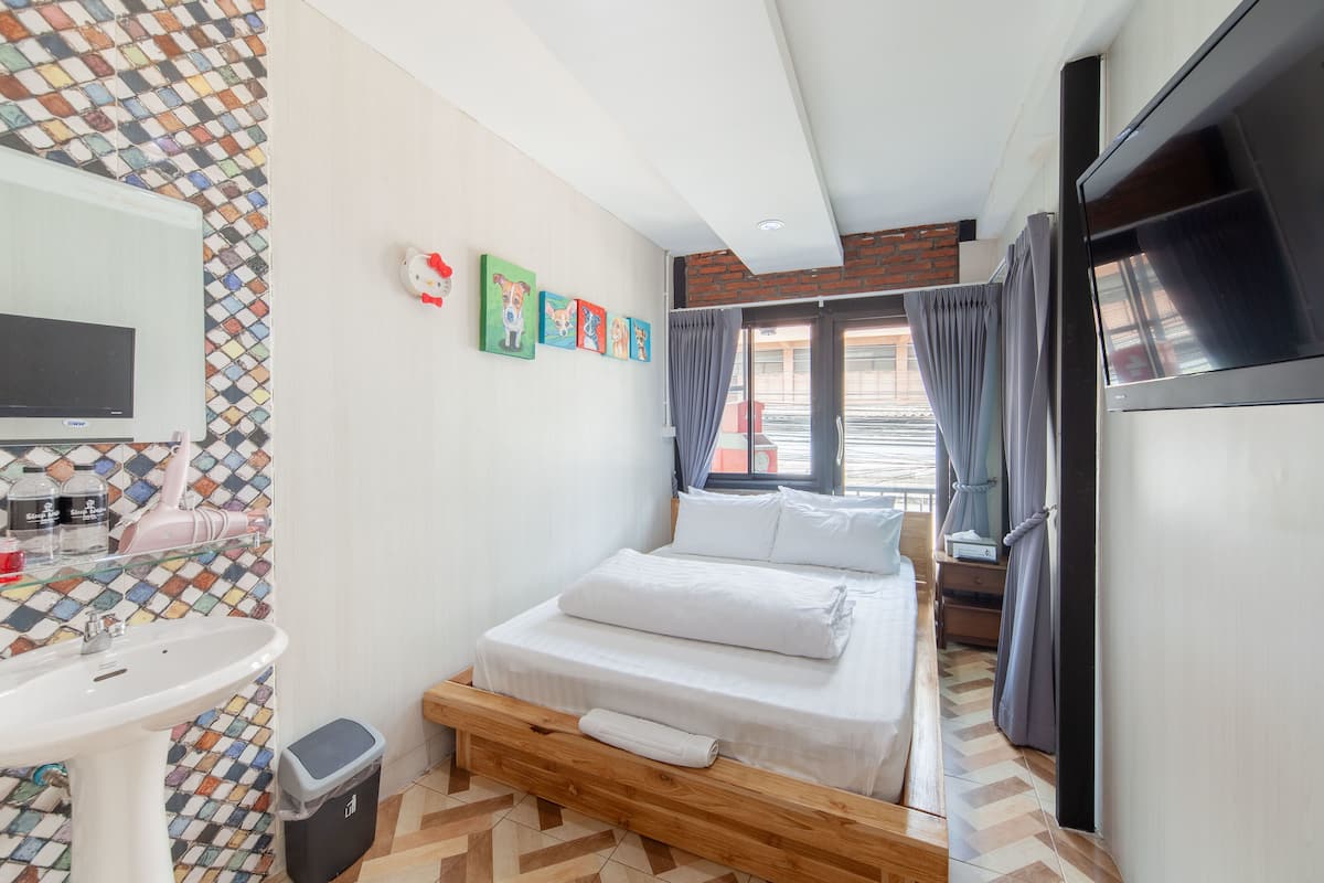 Basic Studio, 1 Queen Bed | 1 bedroom, free WiFi