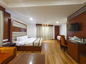 家庭雙人或雙床房 | 客廳 | 平面電視、壁爐