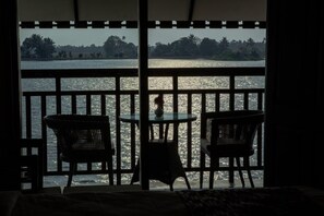 Habitación doble Deluxe, 1 cama Queen size, con acceso para personas discapacitadas, vista al lago | Balcón