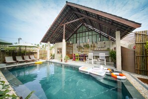 Outdoor pool - Villa De Van (Da Nang)